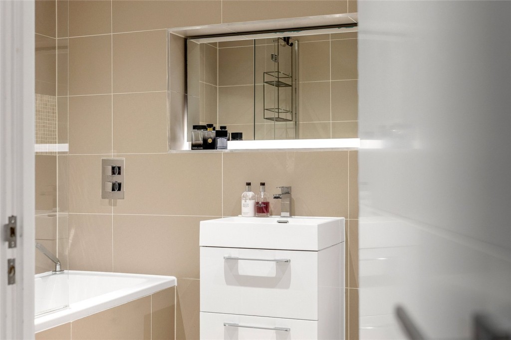 Images for London EAID:1949463716 BID:URP