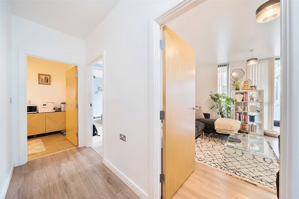 Images for London EAID:1949463716 BID:URP