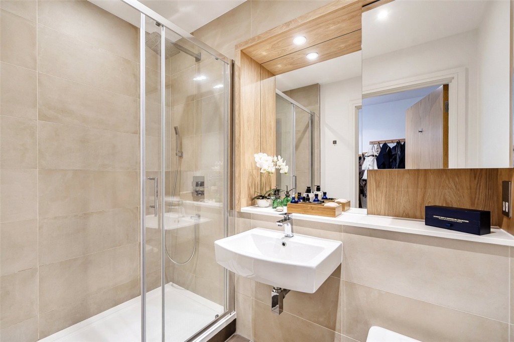 Images for London EAID:1949463716 BID:URP